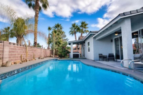 VEGAS OASIS CLOSE 2 STRIP! Private Hot tub & Heated Pool
